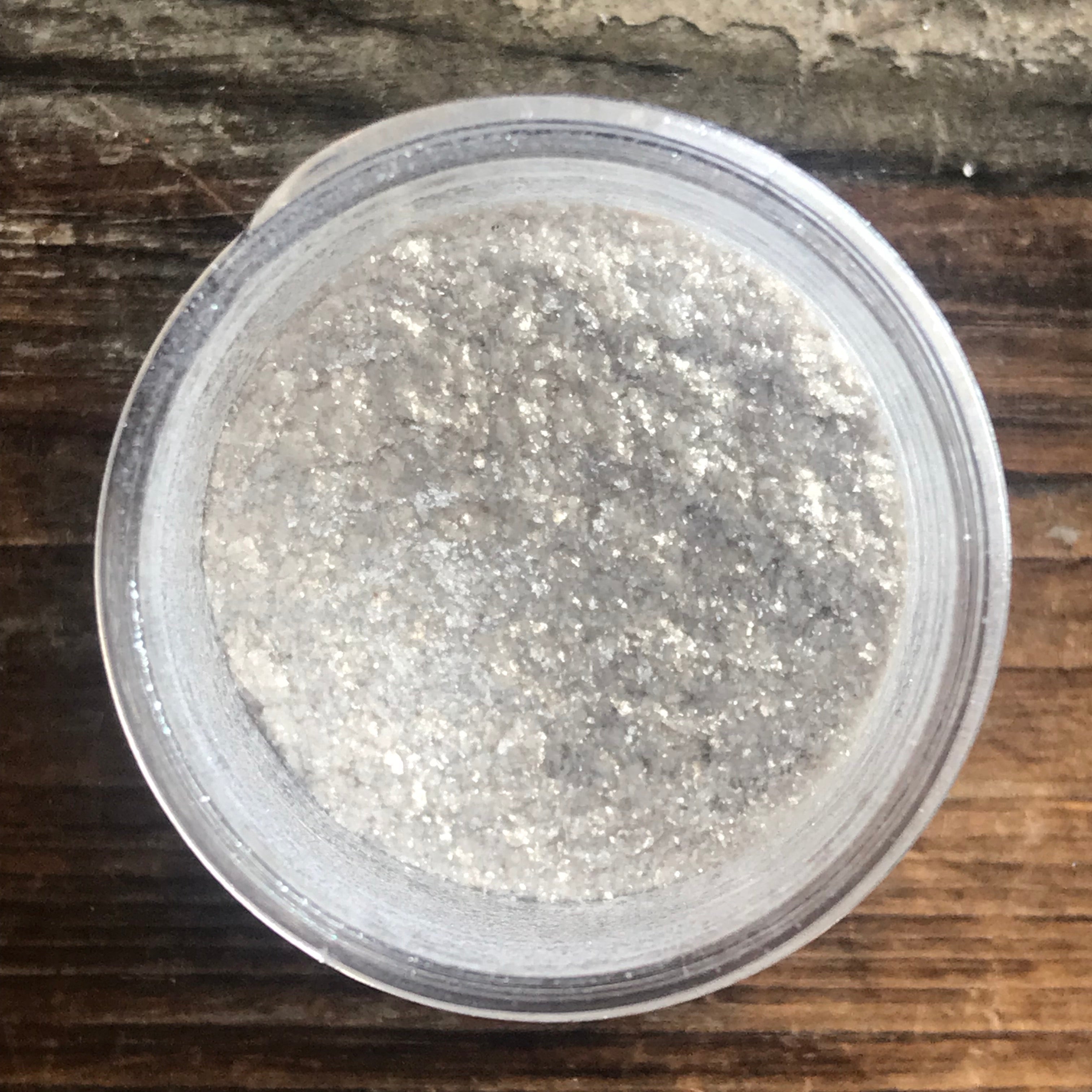 Silver Edible Glitter Spray - Edible Powder Dust Spray Glitter for Food,  Drinks, Strawberries, Muffins, Cake Decorating. FDA Compliant (4 Gram Pump)